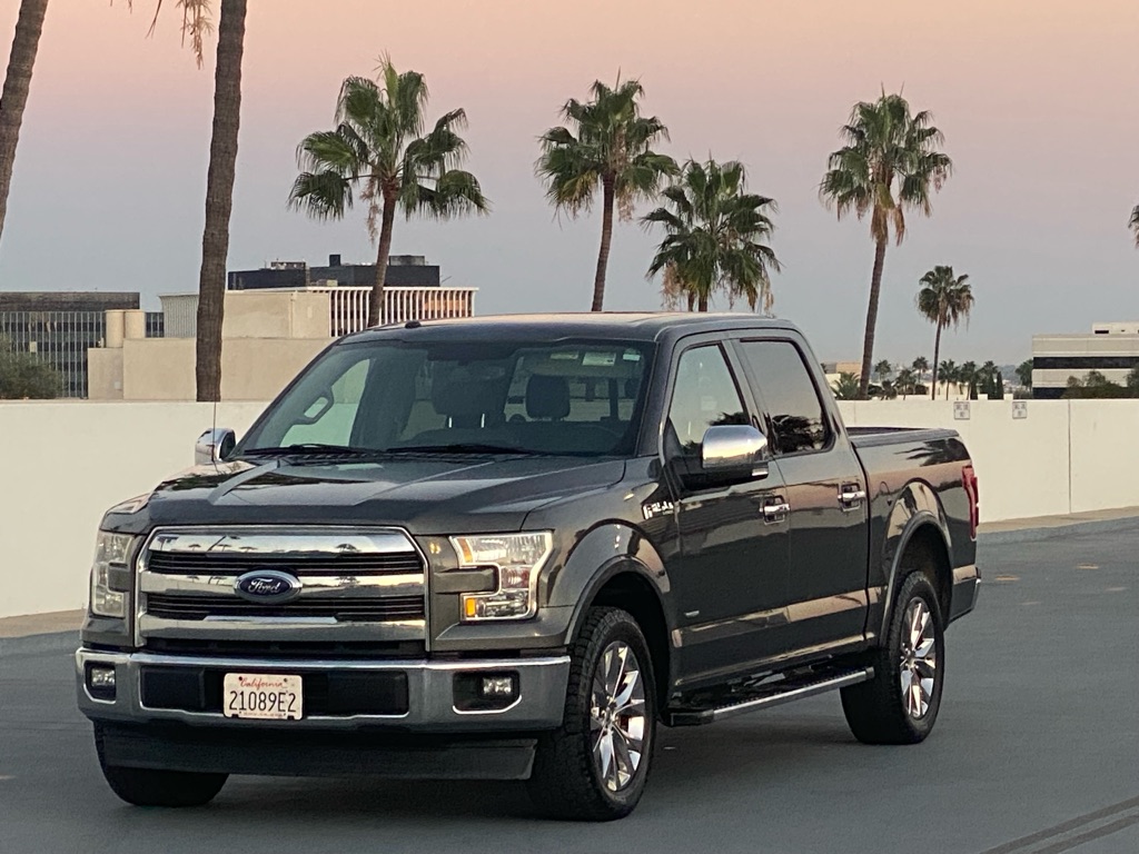 Photo 14 of this FORD F150 LARIAT