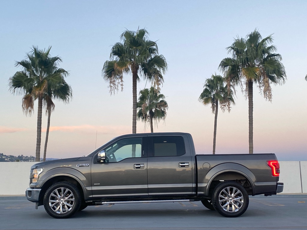 Photo 3 of this FORD F150 LARIAT