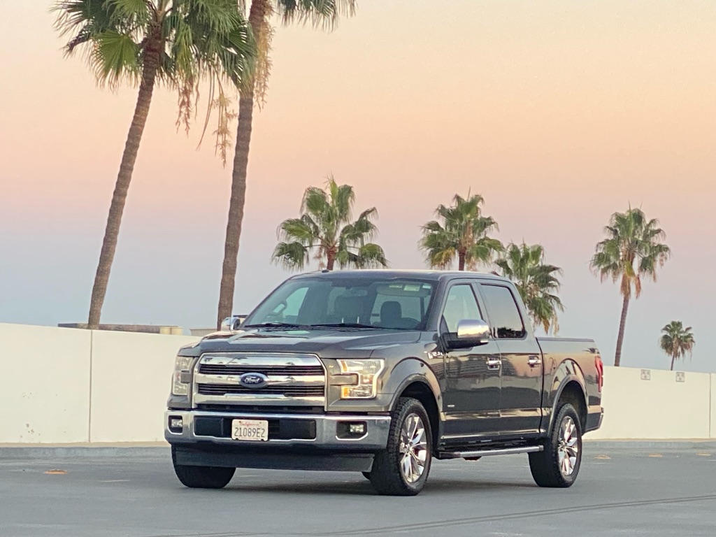 Photo 11 of this FORD F150 LARIAT
