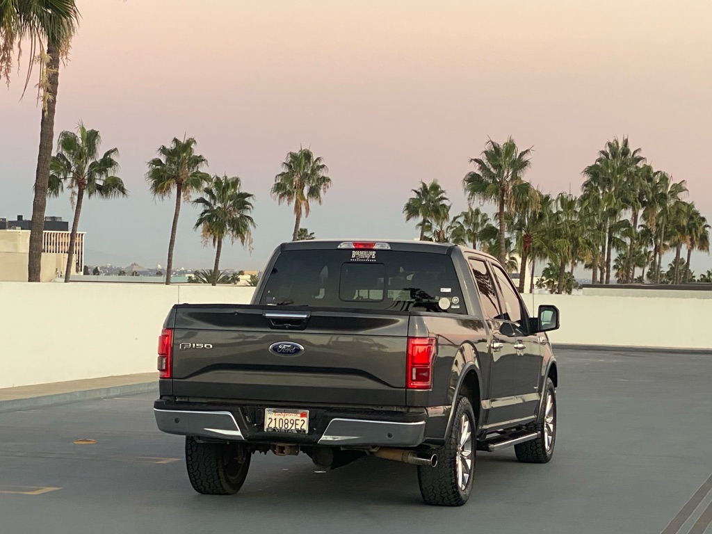 Photo 20 of this FORD F150 LARIAT