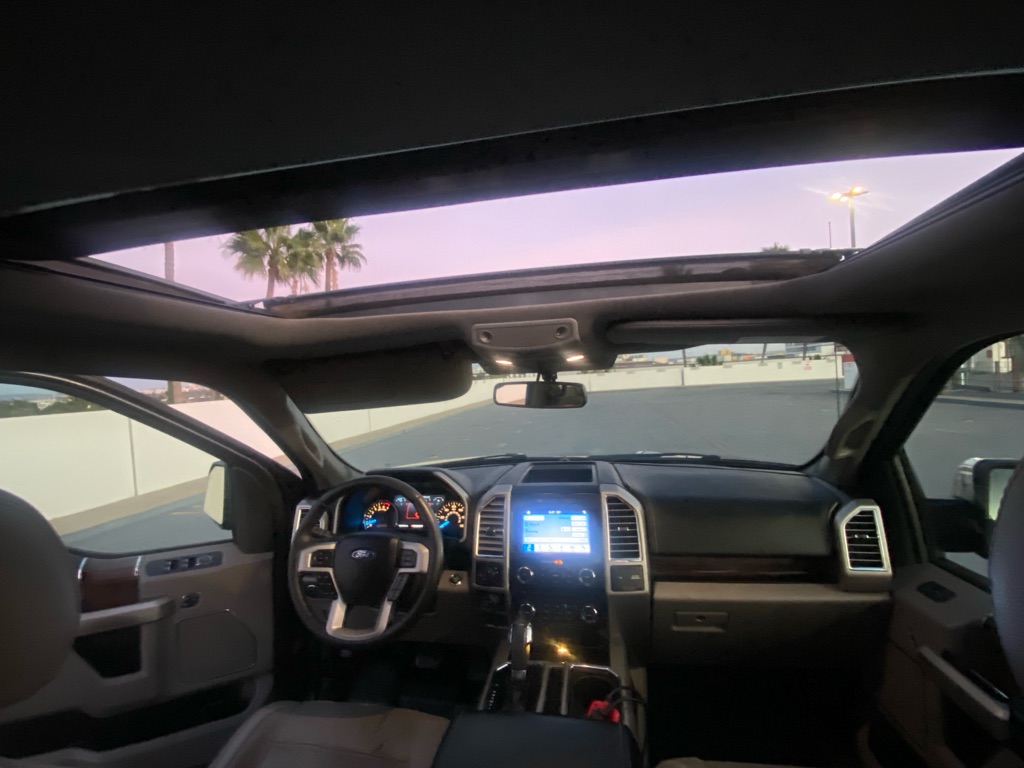 Photo 5 of this FORD F150 LARIAT