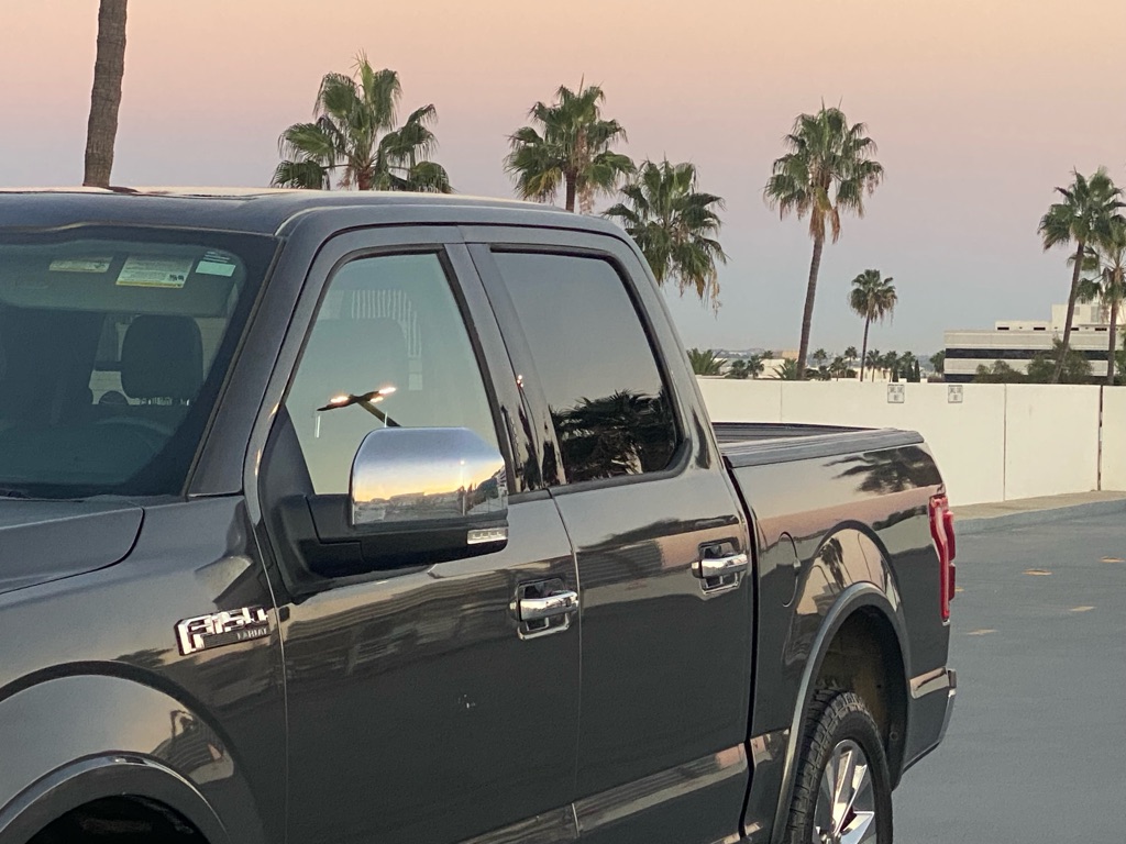 Photo 12 of this FORD F150 LARIAT