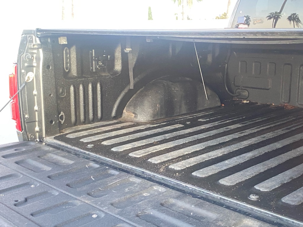 Photo 22 of this FORD F150 LARIAT