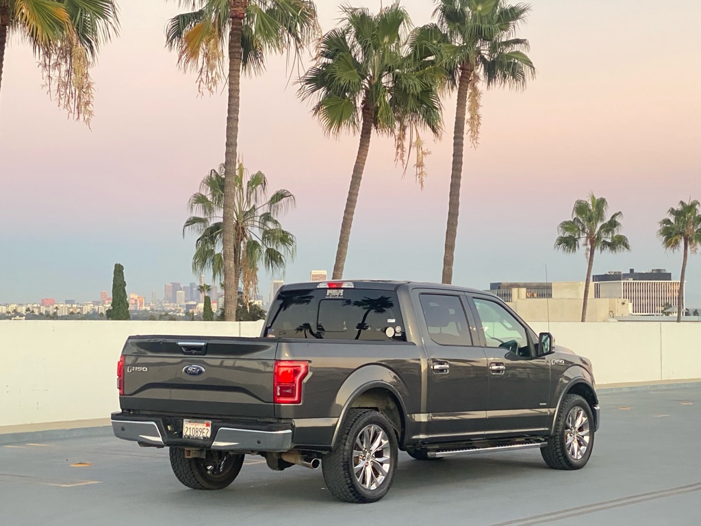 Photo 17 of this FORD F150 LARIAT