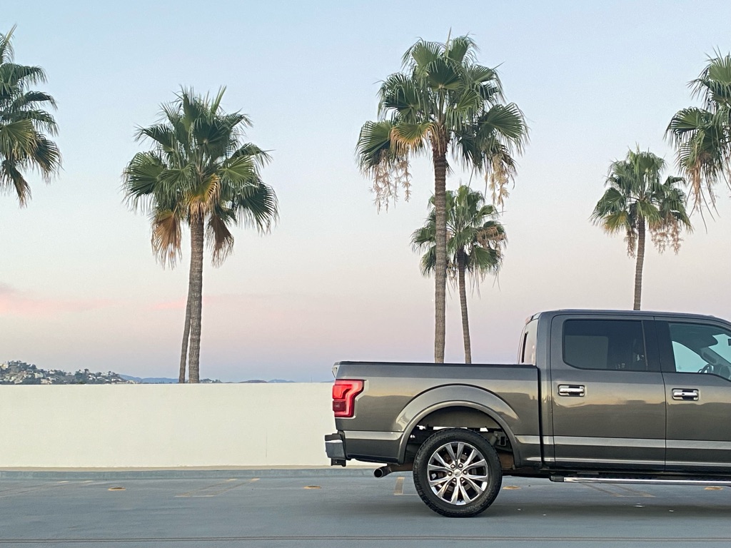 Photo 15 of this FORD F150 LARIAT