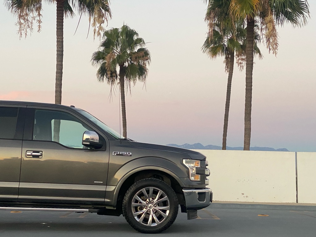 Photo 16 of this FORD F150 LARIAT