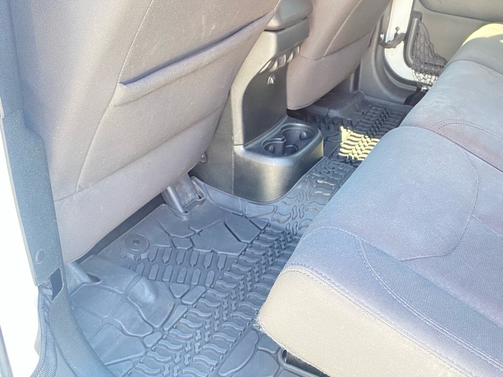 Photo 22 of this JEEP WRANGLER UNLIMI