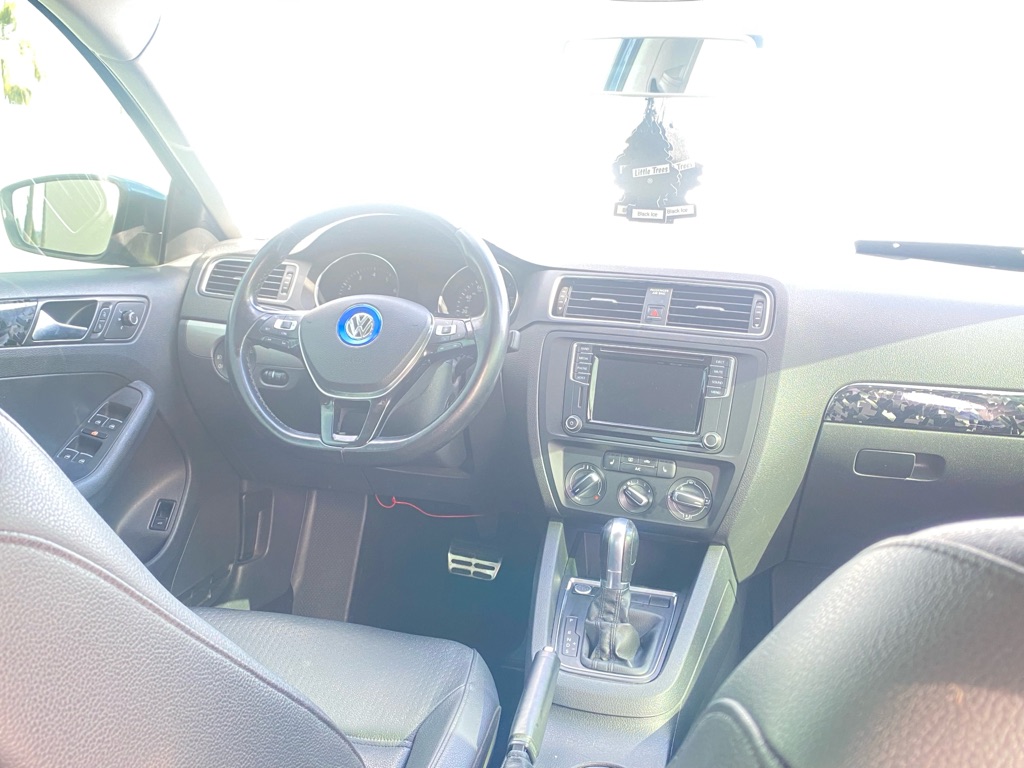 Photo 21 of this VOLKSWAGEN JETTA