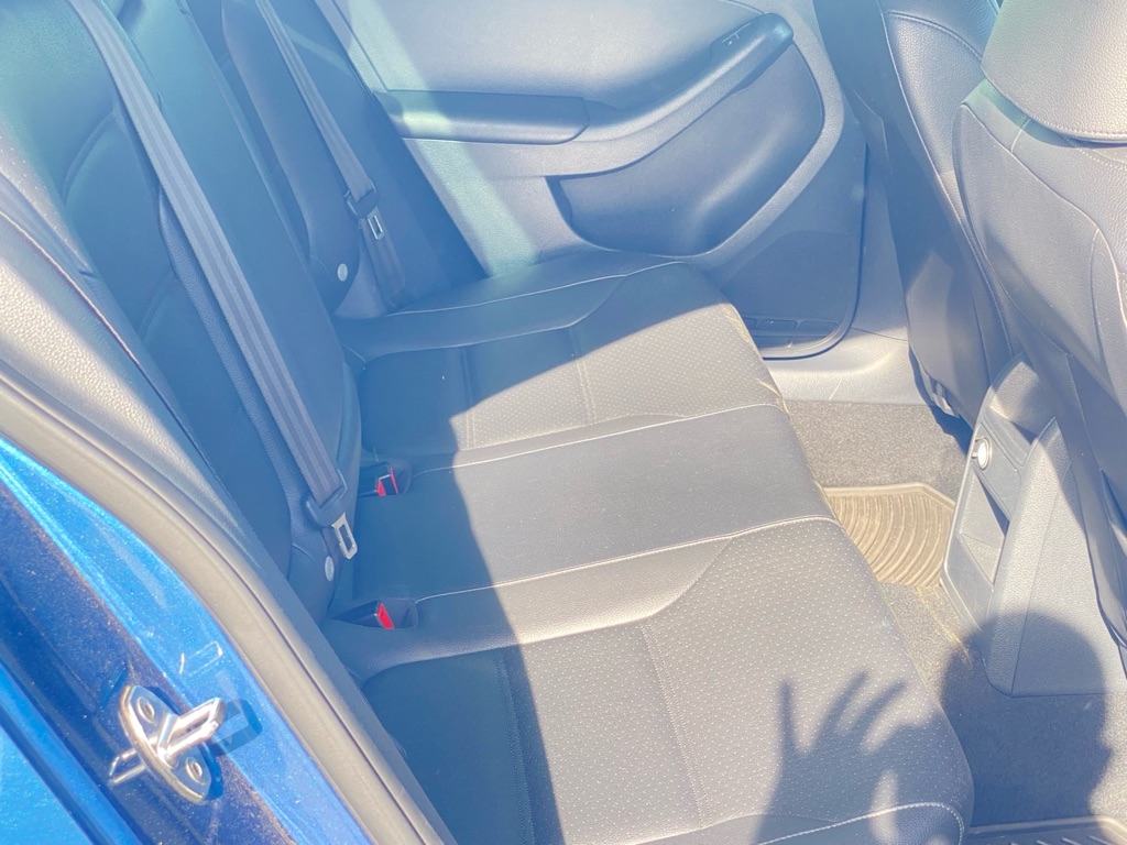 Photo 19 of this VOLKSWAGEN JETTA