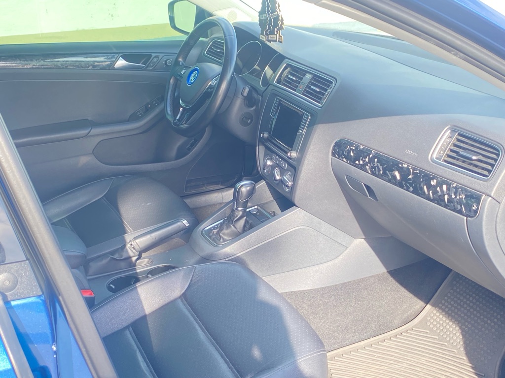 Photo 22 of this VOLKSWAGEN JETTA