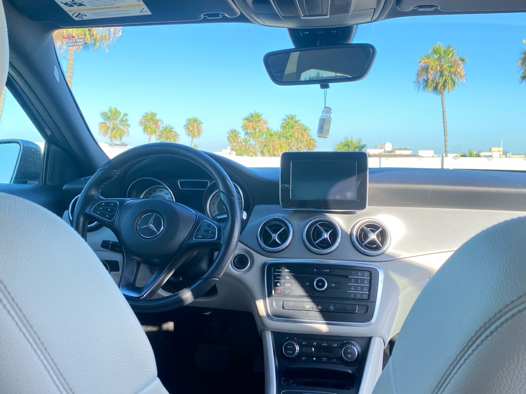 Photo 24 of this MERCEDES-BENZ GLA