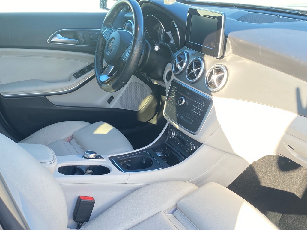 Photo 20 of this MERCEDES-BENZ GLA