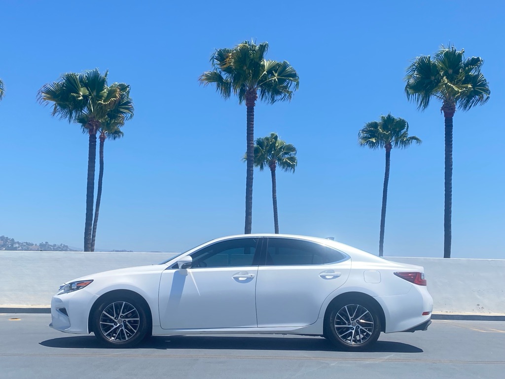Photo 6 of this LEXUS ES