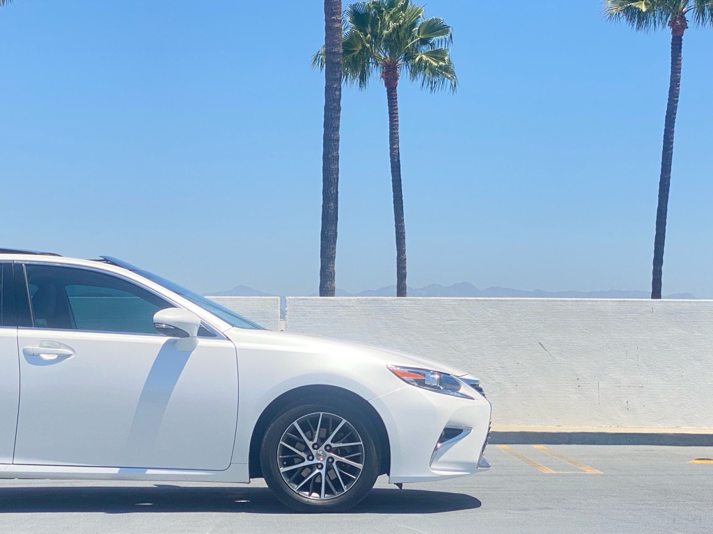 Photo 18 of this LEXUS ES