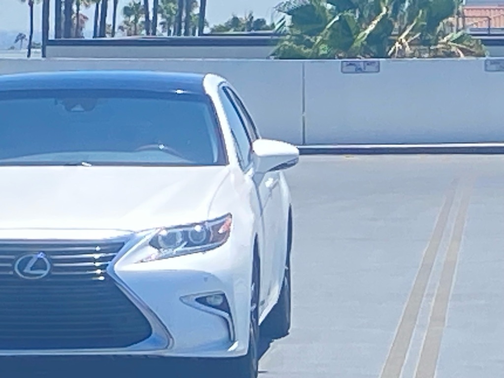 Photo 15 of this LEXUS ES