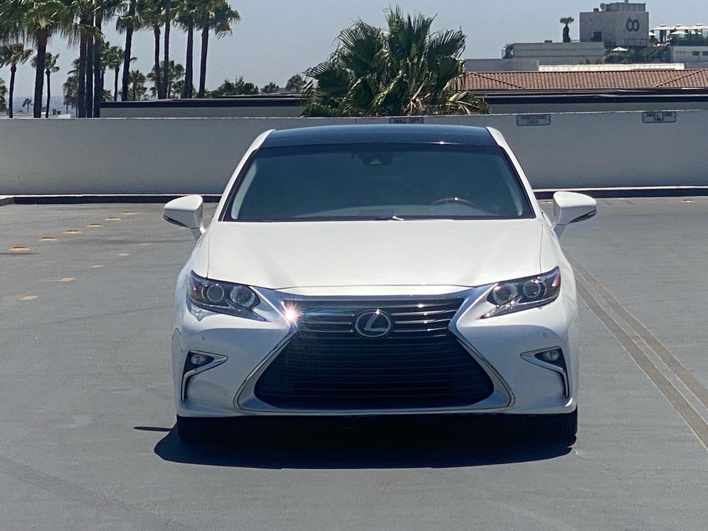 Photo 13 of this LEXUS ES