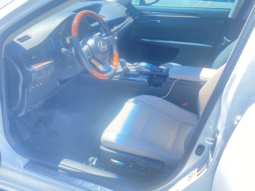 Photo 26 of this LEXUS ES