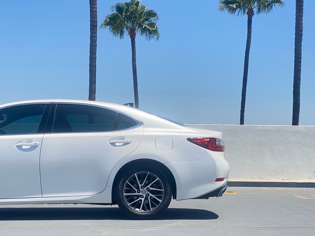Photo 9 of this LEXUS ES