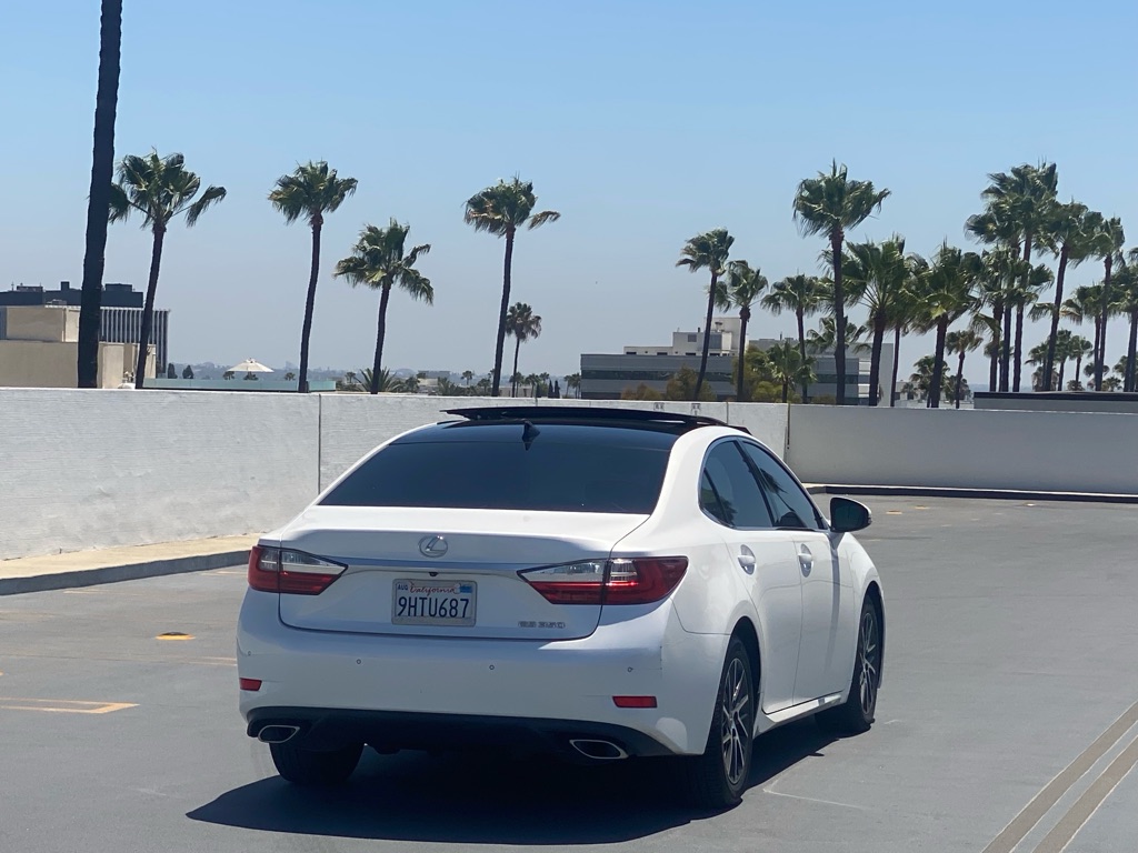 Photo 21 of this LEXUS ES