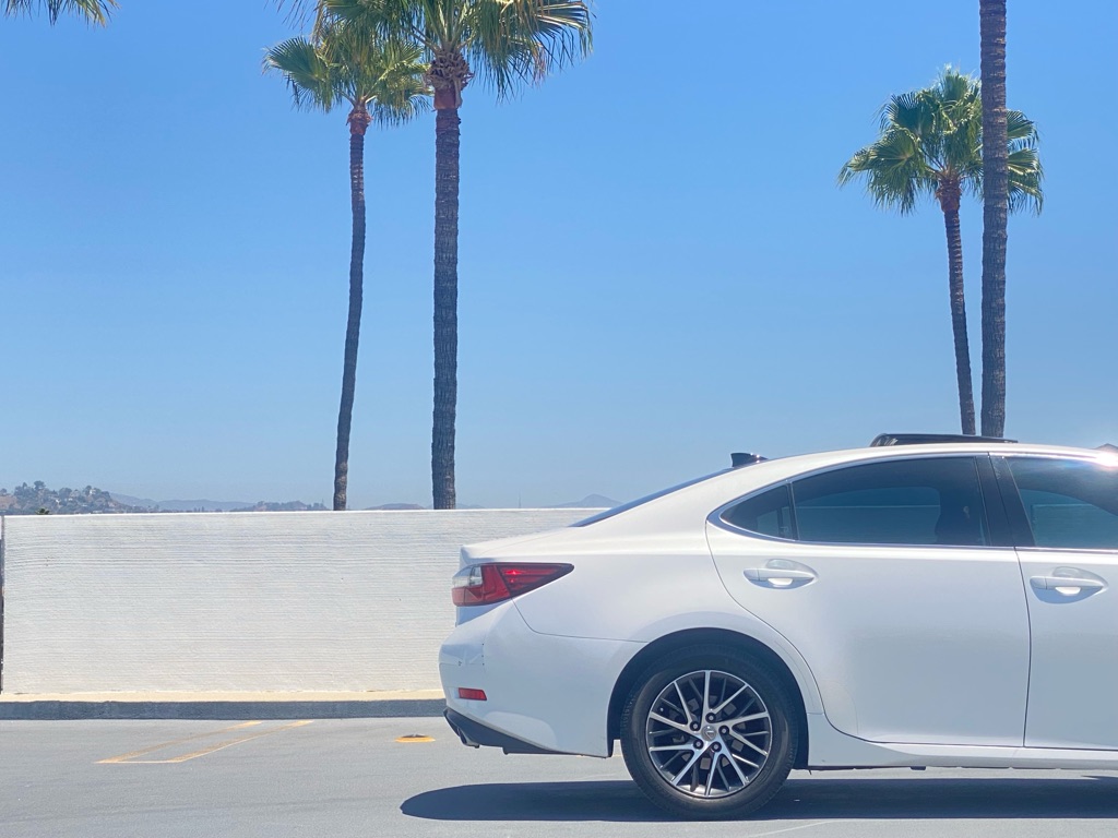 Photo 17 of this LEXUS ES
