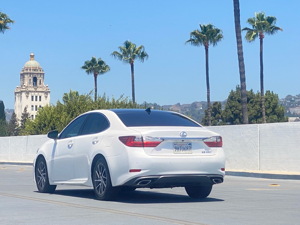 Photo 11 of this LEXUS ES