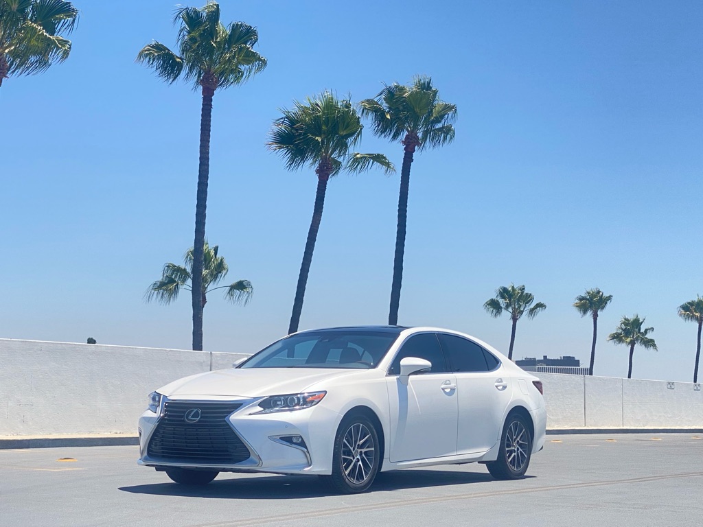 Photo 3 of this LEXUS ES