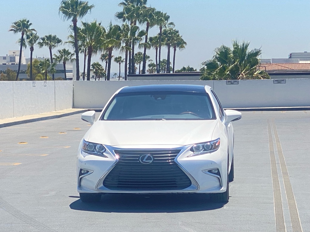 Photo 12 of this LEXUS ES