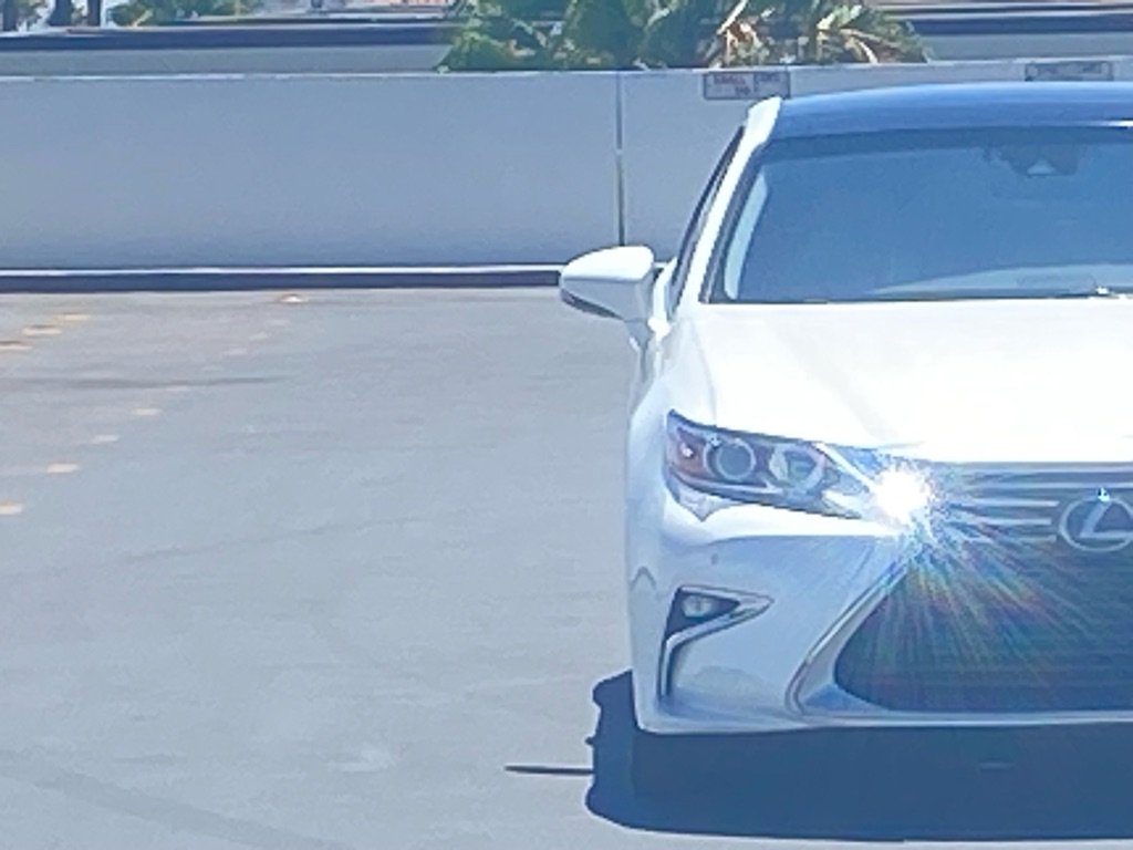 Photo 16 of this LEXUS ES