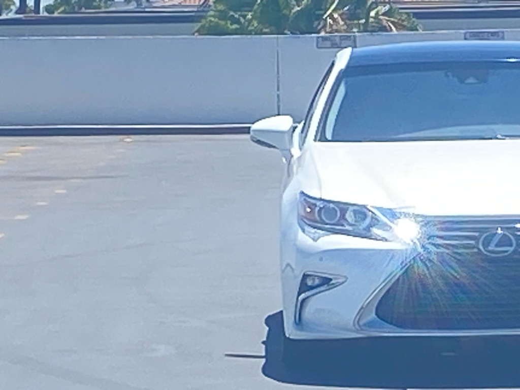 Photo 14 of this LEXUS ES