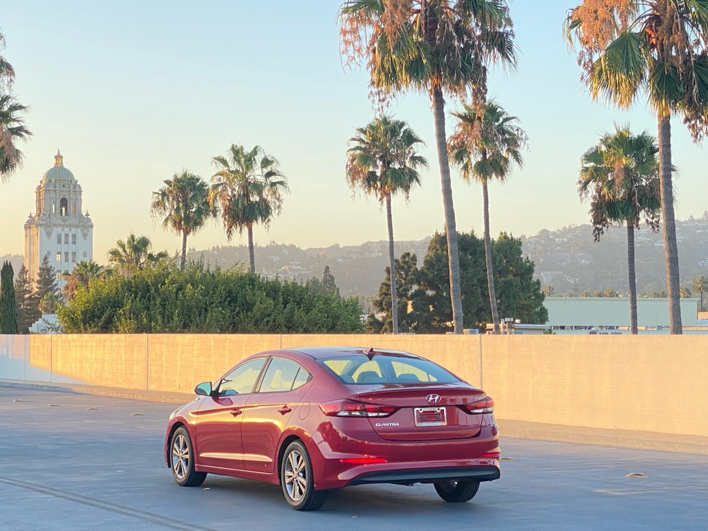 Photo 4 of this HYUNDAI ELANTRA