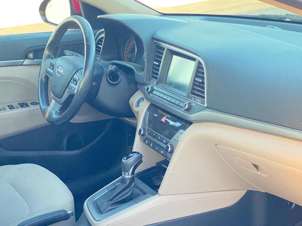 Photo 5 of this HYUNDAI ELANTRA