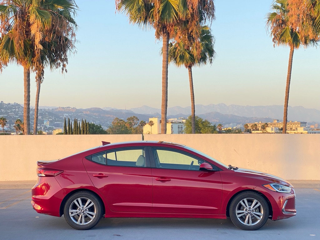 Photo 2 of this HYUNDAI ELANTRA