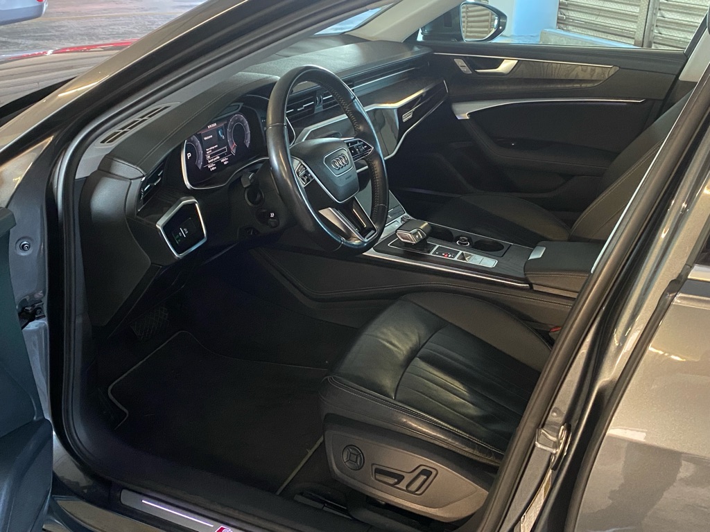 Photo 5 of this AUDI A6
