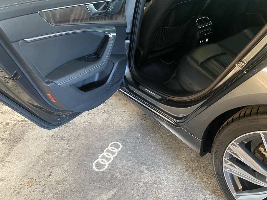 Photo 24 of this AUDI A6