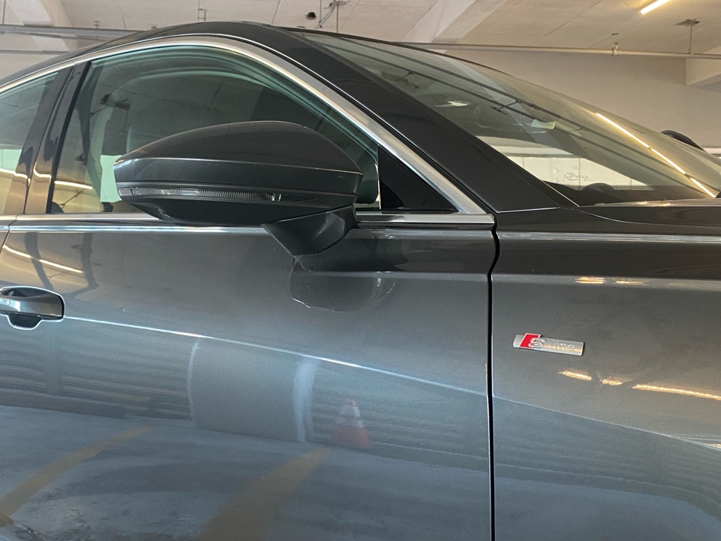 Photo 30 of this AUDI A6