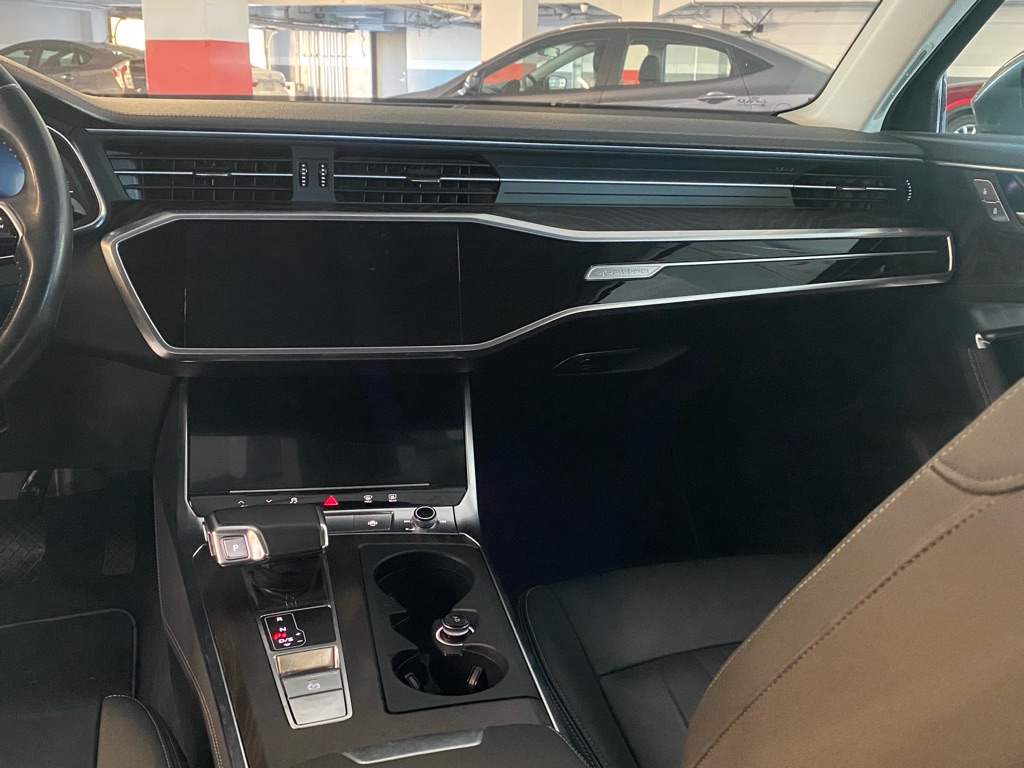 Photo 21 of this AUDI A6
