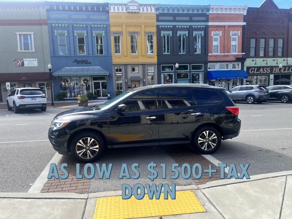 2018 Nissan Pathfinder SV's photo