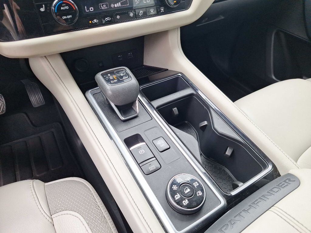 Photo 11 of this NISSAN PATHFINDER