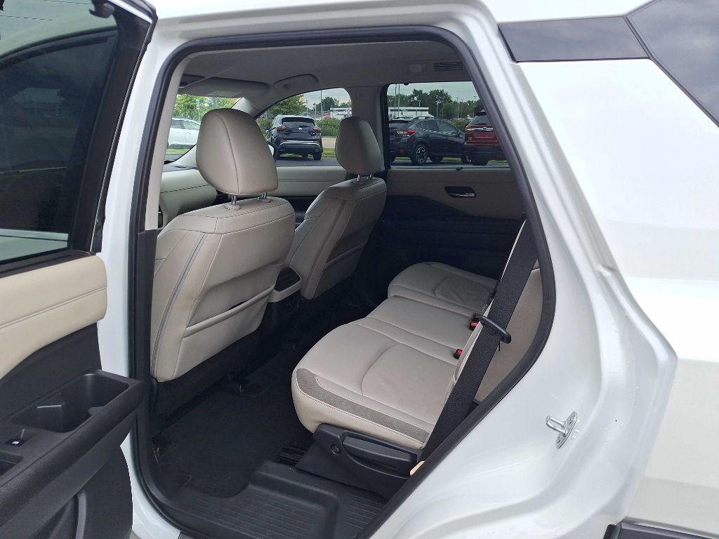 Photo 14 of this NISSAN PATHFINDER