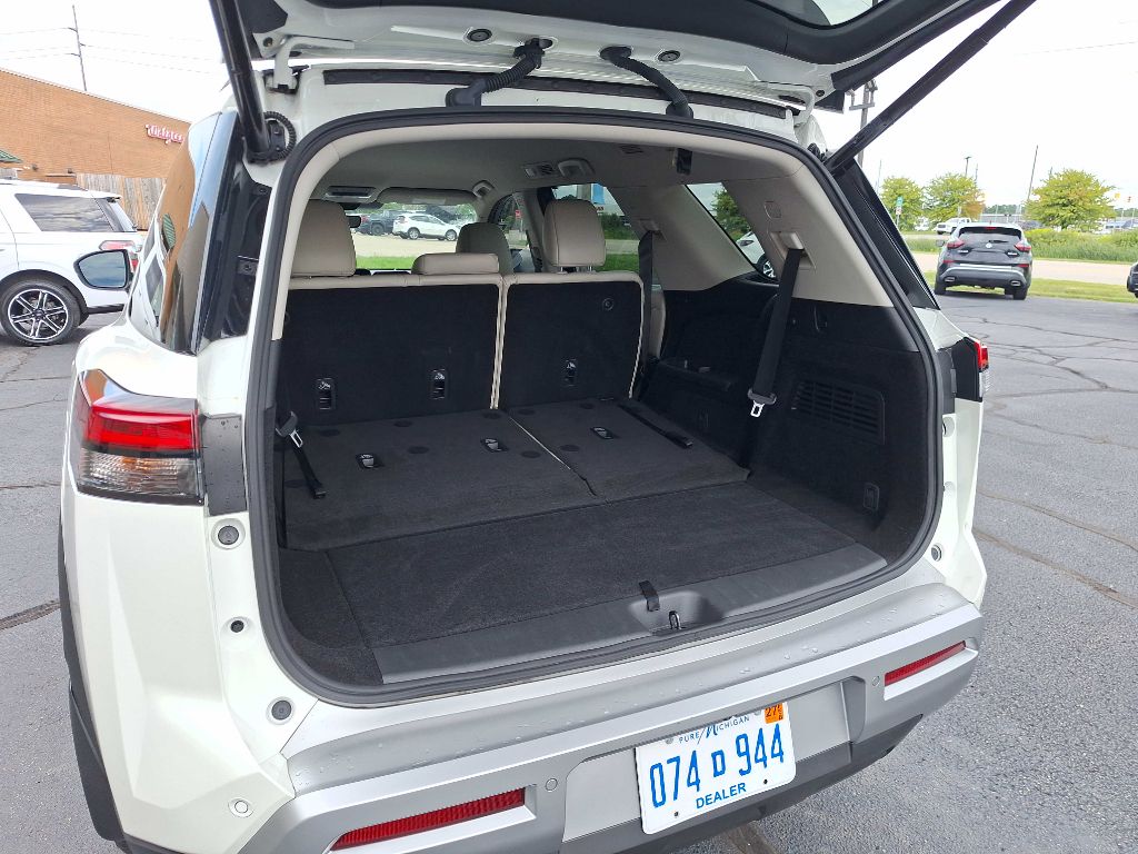 Photo 8 of this NISSAN PATHFINDER