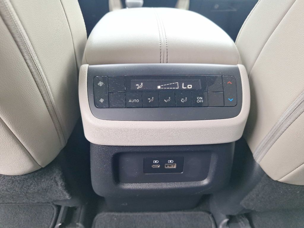 Photo 13 of this NISSAN PATHFINDER