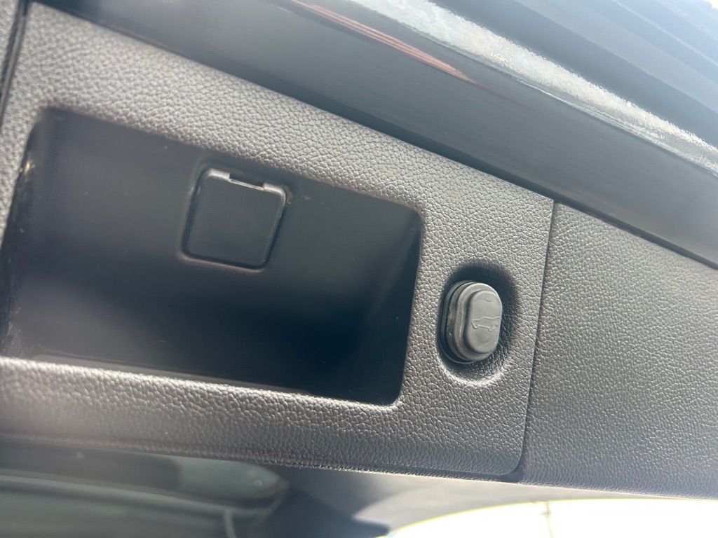 Photo 11 of this GMC YUKON XL