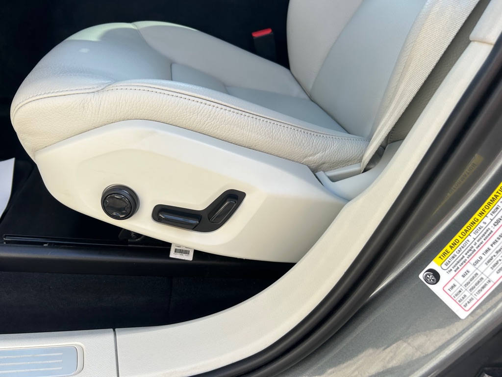 Photo 17 of this VOLVO XC60