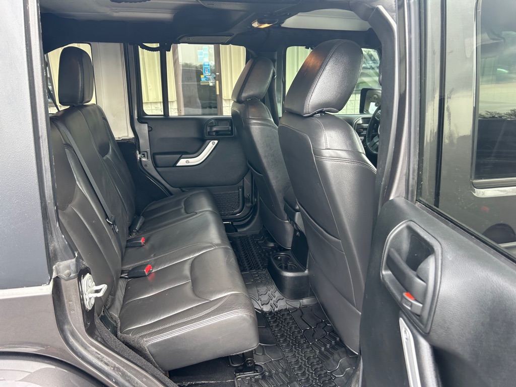 Photo 8 of this JEEP WRANGLER UNLIMI