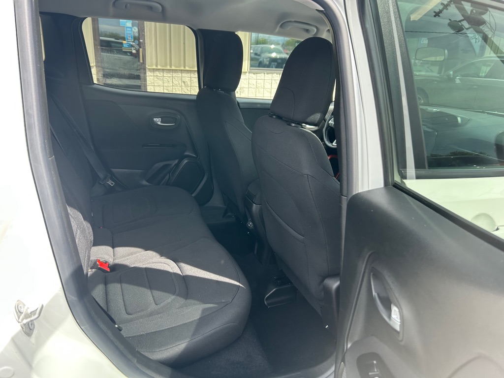 Photo 8 of this JEEP RENEGADE