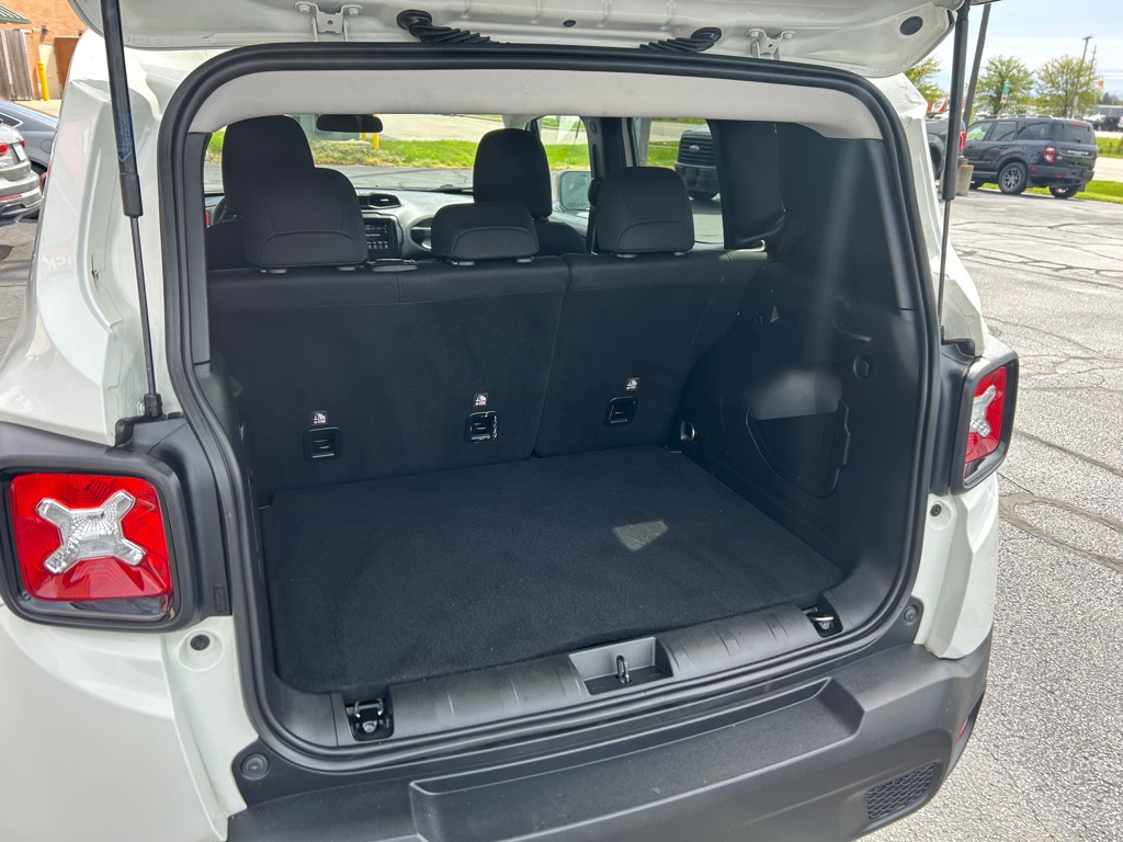 Photo 9 of this JEEP RENEGADE