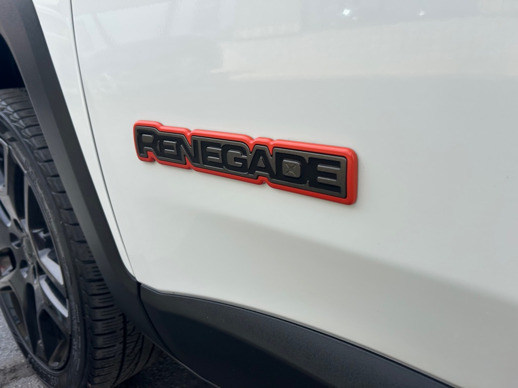 Photo 12 of this JEEP RENEGADE