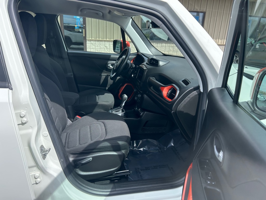 Photo 7 of this JEEP RENEGADE
