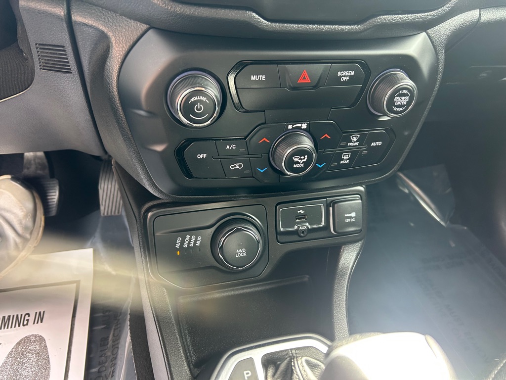 Photo 23 of this JEEP RENEGADE