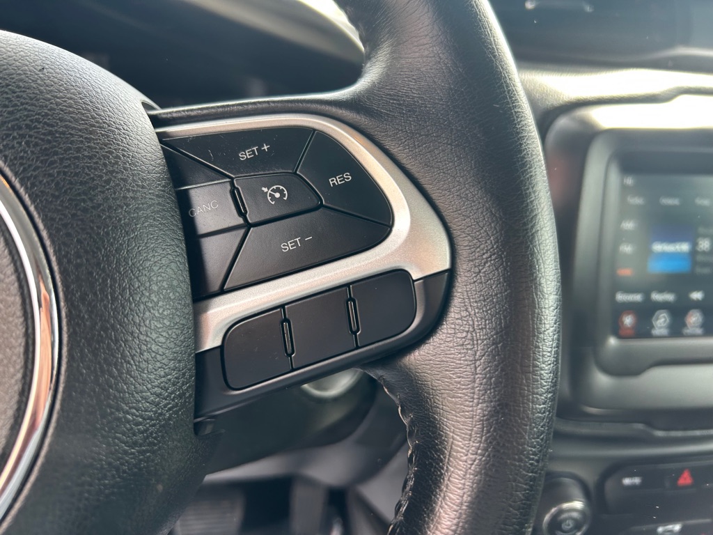 Photo 18 of this JEEP RENEGADE